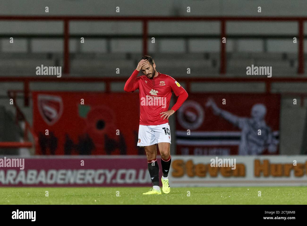 Morecambe, Regno Unito. 23 Settembre 2020. Aaron Wildig di Morecambe si sbatte dopo che il suo lato ha ceduto il loro quarto gol per fare il segno 0-4 durante la terza partita della Carabao Cup Third Round tra Morecambe e Newcastle United alla Globe Arena il 23 settembre 2020 a Morecambe, Inghilterra. (Foto di Daniel Chesterton/phcimages.com) Credit: PHC Images/Alamy Live News Foto Stock