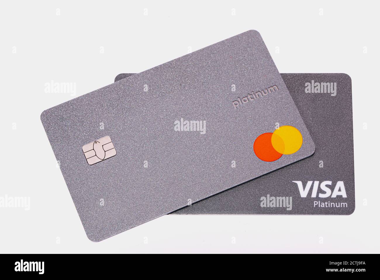 St. Louis, MO, USA 1 settembre 2020 carte platino Visa e MasterCard isolate Foto Stock