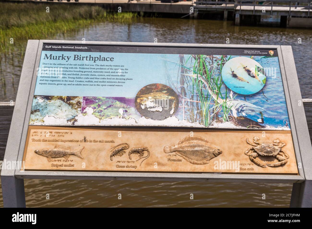 Cartello informativo presso la zona di Davis Bayou del Gulf Islands National Seashore a Ocean Springs, Mississippi Foto Stock