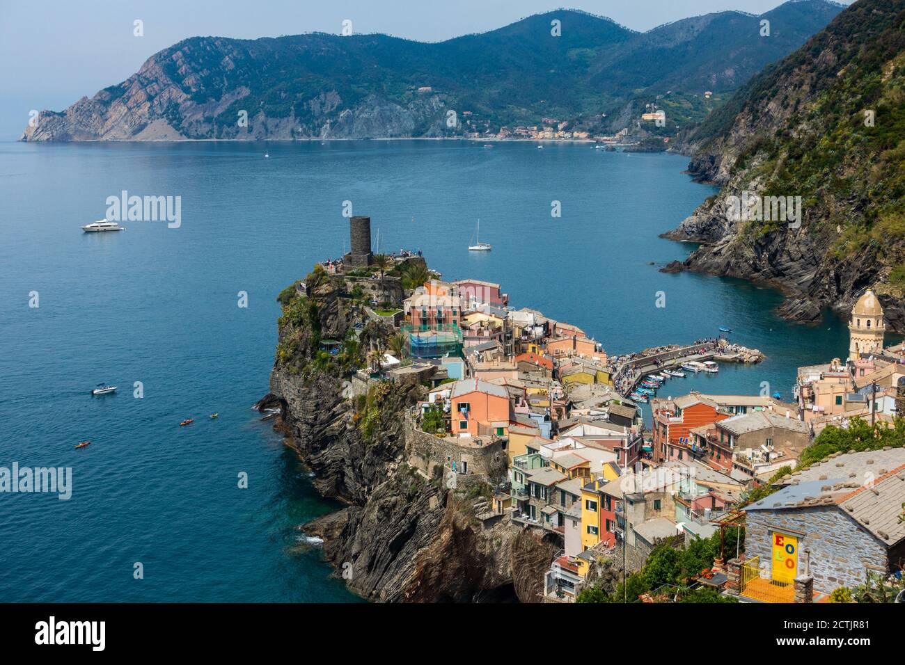 Case colorate a Vernazza, carta da parati delle cinque Terre, i luoghi più belli del mondo, Italia Foto Stock