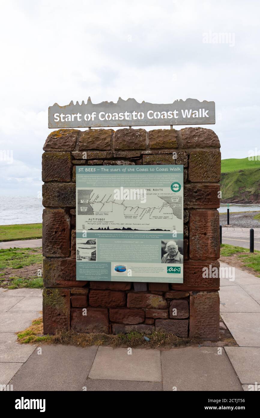 St Bees - inizio di Wainwrights Coast a Coast lunga distanza a piedi segno o 'Wainwright Wall', Cumbria, Inghilterra, Regno Unito Foto Stock