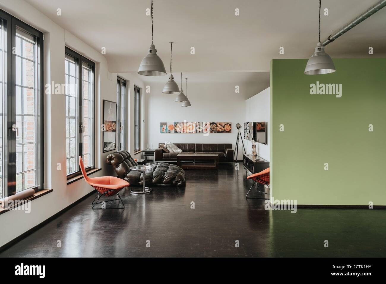 Soggiorno in un loft di design Foto Stock