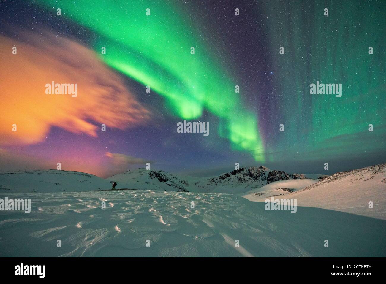Aurora sulle montagne, Finnmark, Norvegia Foto Stock