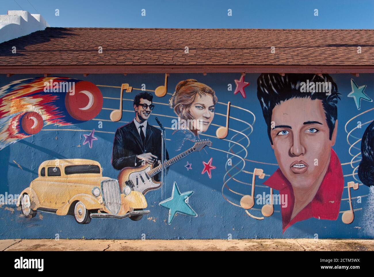 Elvis Presley, Buddy Holly e altre stelle rock' n' roll degli anni '50 nel murale di Clovis nella zona delle Great Plains del New Mexico, USA Foto Stock