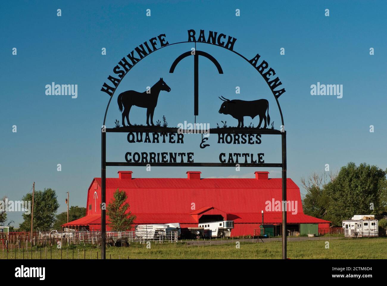 Ferro battuto firmare al ranch vicino a Las Vegas, Nuovo Messico, STATI UNITI D'AMERICA Foto Stock