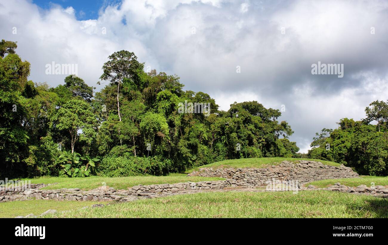 Sito archeologico di Guayabo. Rovine colombiane vicino al vulcano Turrialba, Costa Rica. Foto Stock