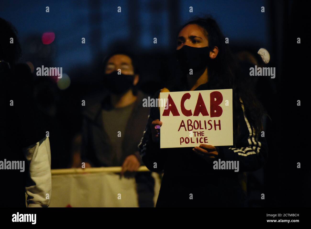 San Francisco, California, Stati Uniti. 23 Settembre 2020. I manifestanti del Debfund SFPD marciano a San Francisco per protestare contro la decisione della giuria di Breonna Taylor. Credit: albert halim/Alamy Live News Foto Stock