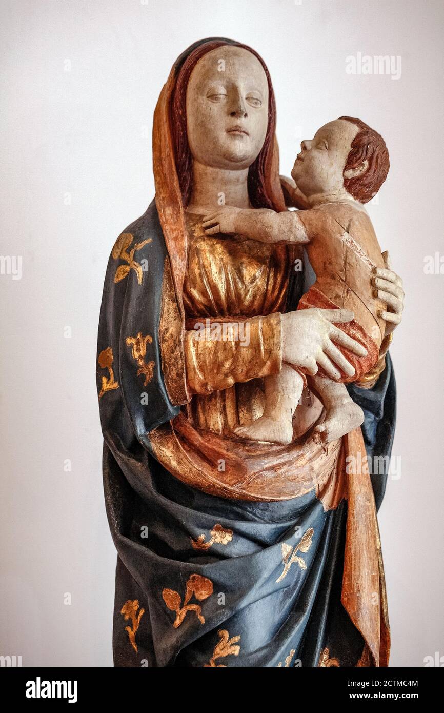 Italia Emilia Romagna - Rimini - Museo della città - Madonna col Bambino - scultore veneziano del XV secolo Foto Stock