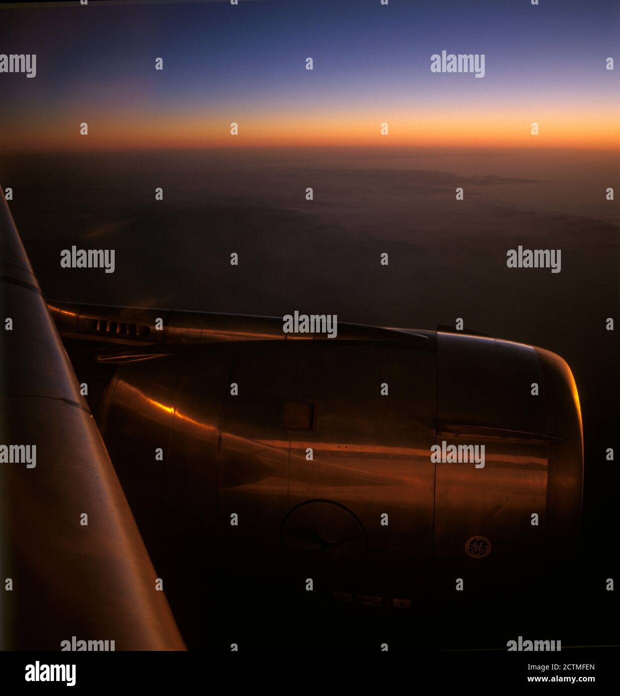 Horizont, Sonnenaufgang, Blick aus dem Flugzeug Foto Stock