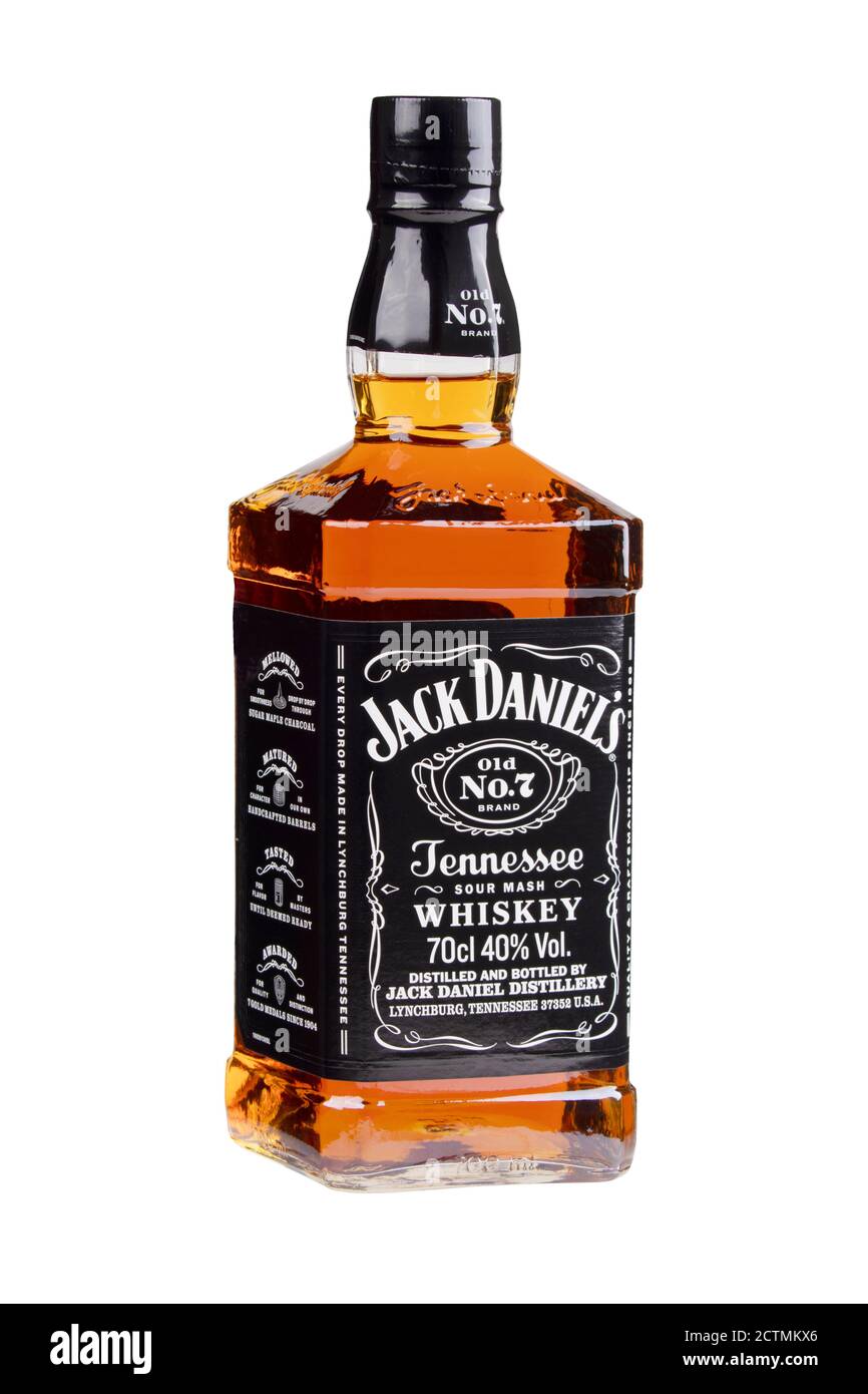 Guilin, Cina 8 marzo 2020 UNA bottiglia di whisky di purea acide di Jack Daniel isolato su uno sfondo bianco Foto Stock