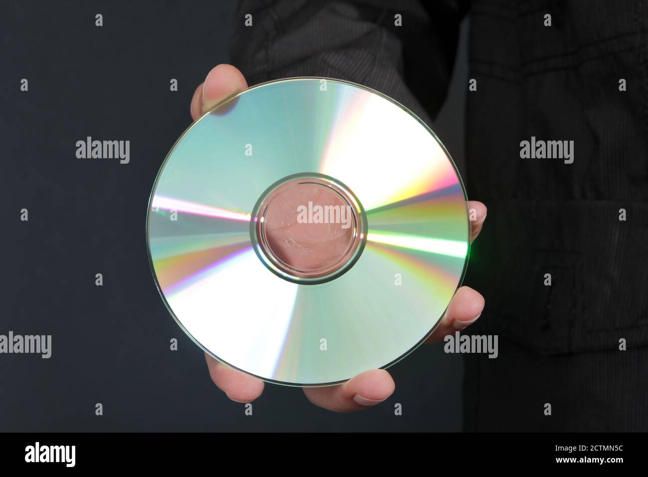 CD o DVD. Sfondo nero. Foto Stock