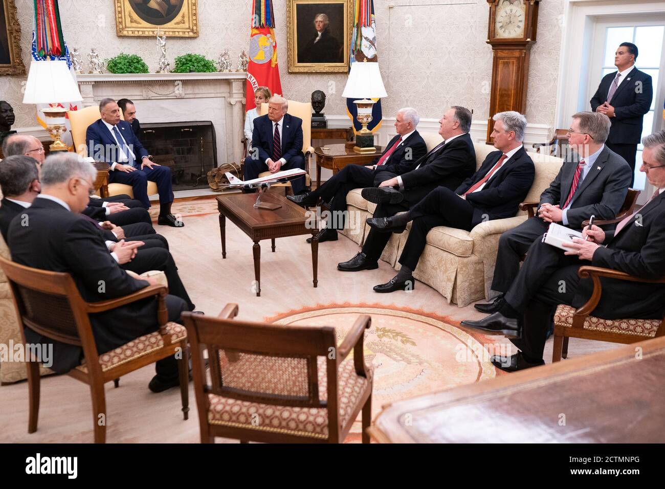 Il presidente Donald J. Trump incontra il primo ministro iracheno Mustafa al-Kadhimi alla Casa Bianca il 20 agosto 2020 per discutere delle relazioni USA-Iraq e della sicurezza regionale. Foto Stock