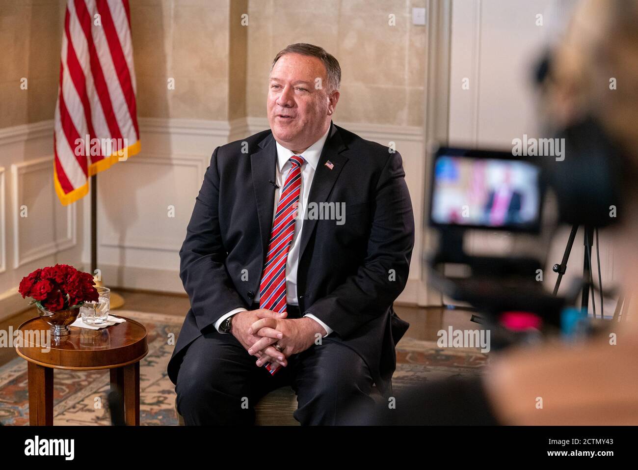 Il Segretario Pompeo partecipa a un colloquio televisivo con Danish Broadcasting Corporation . Il Segretario di Stato Michael R. Pompeo partecipa a un'intervista televisiva con la Danish Broadcasting Corporation a Copenhagen, Danimarca, il 22 luglio 2020. Foto Stock