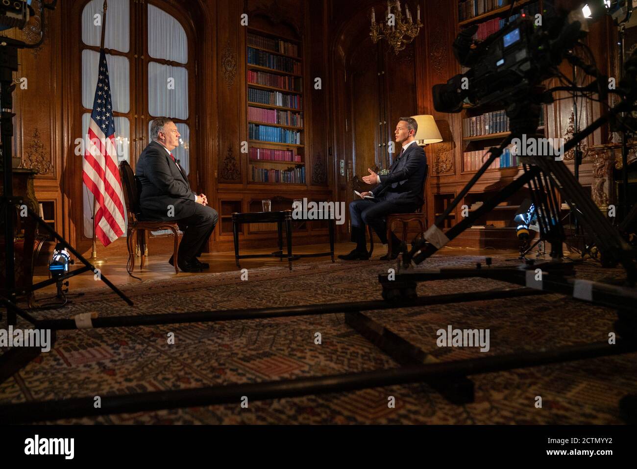 Il 12 agosto 2020, il Segretario di Stato degli Stati Uniti Michael Pompeo è stato intervistato da Martin Reznicek della TV ceca a Praga, Repubblica Ceca. L'intervista ha trattato questioni chiave nelle relazioni tra Stati Uniti e Repubblica Ceca. Foto Stock