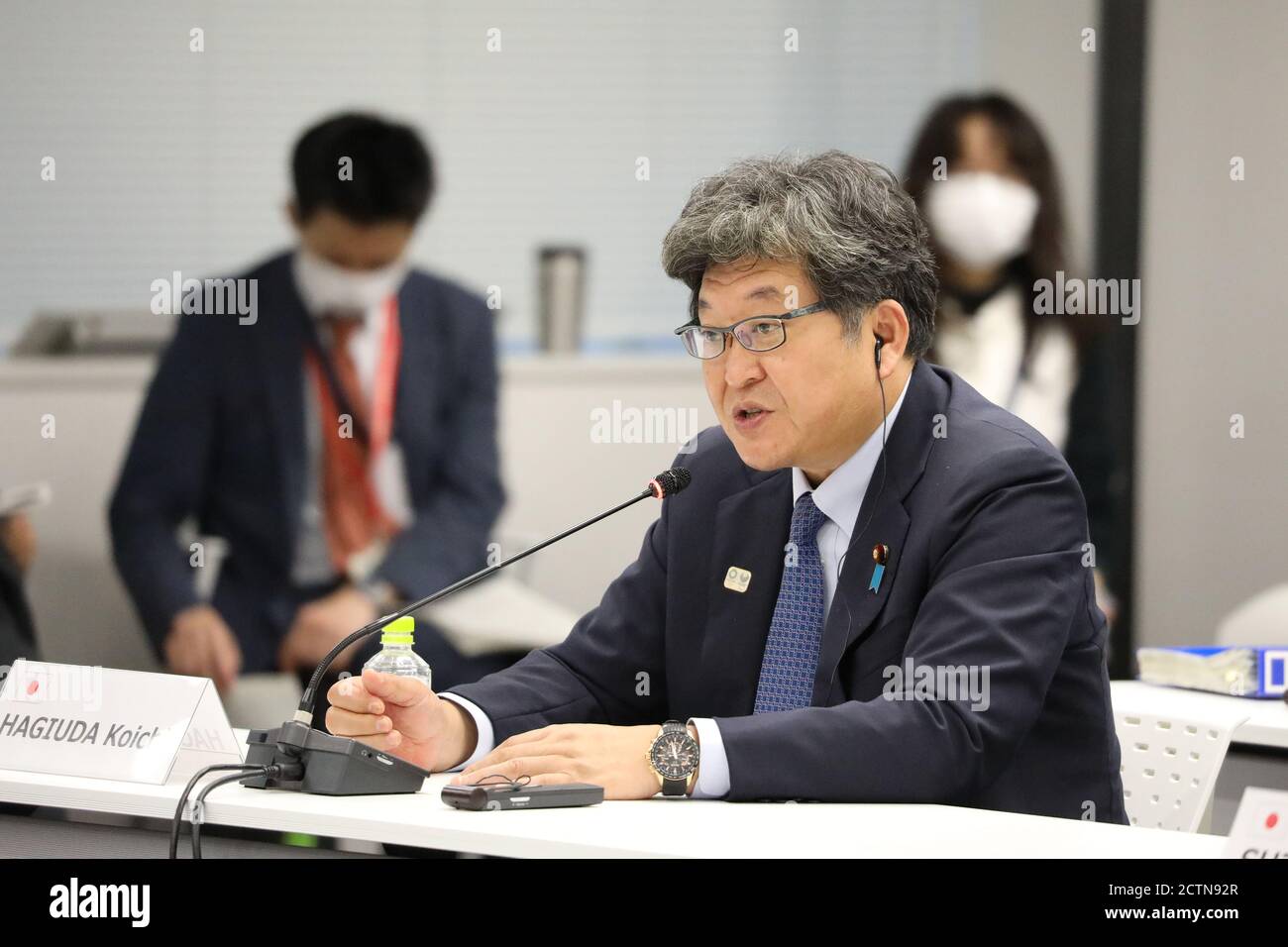 Tokyo, Giappone. 24 Settembre 2020. Koichi Hagiuda, ministro giapponese dell'Istruzione, della Cultura, dello Sport, della Scienza e della tecnologia, interviene durante il video meeting della X Commissione di coordinamento del Comitato Olimpico Internazionale (CIO) per i Giochi della XXXII Olympiade - Tokyo 2020 a Tokyo, Giappone, 24 settembre 2020. Credit: Du Xiaoyi/Xinhua/Alamy Live News Foto Stock