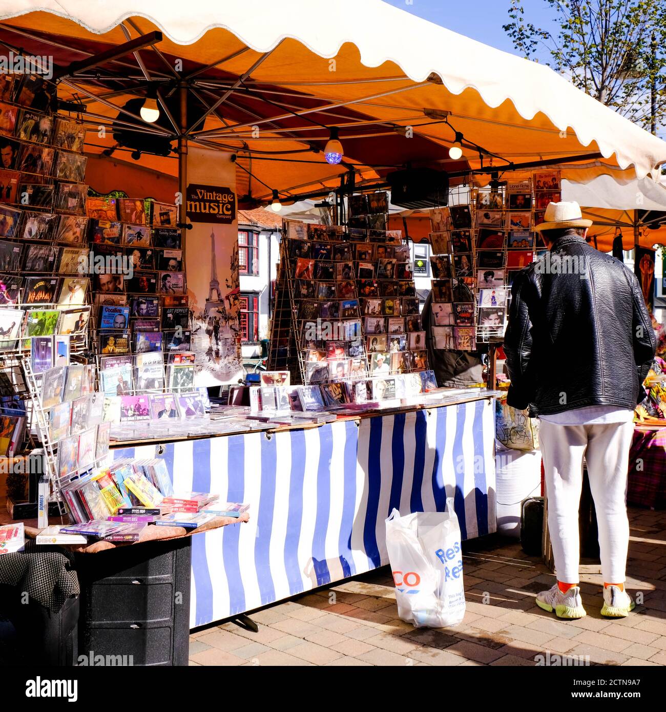 Open Air High Street Market bancarelle di trading in tempi difficili, Epsom Surrey, Regno Unito Foto Stock