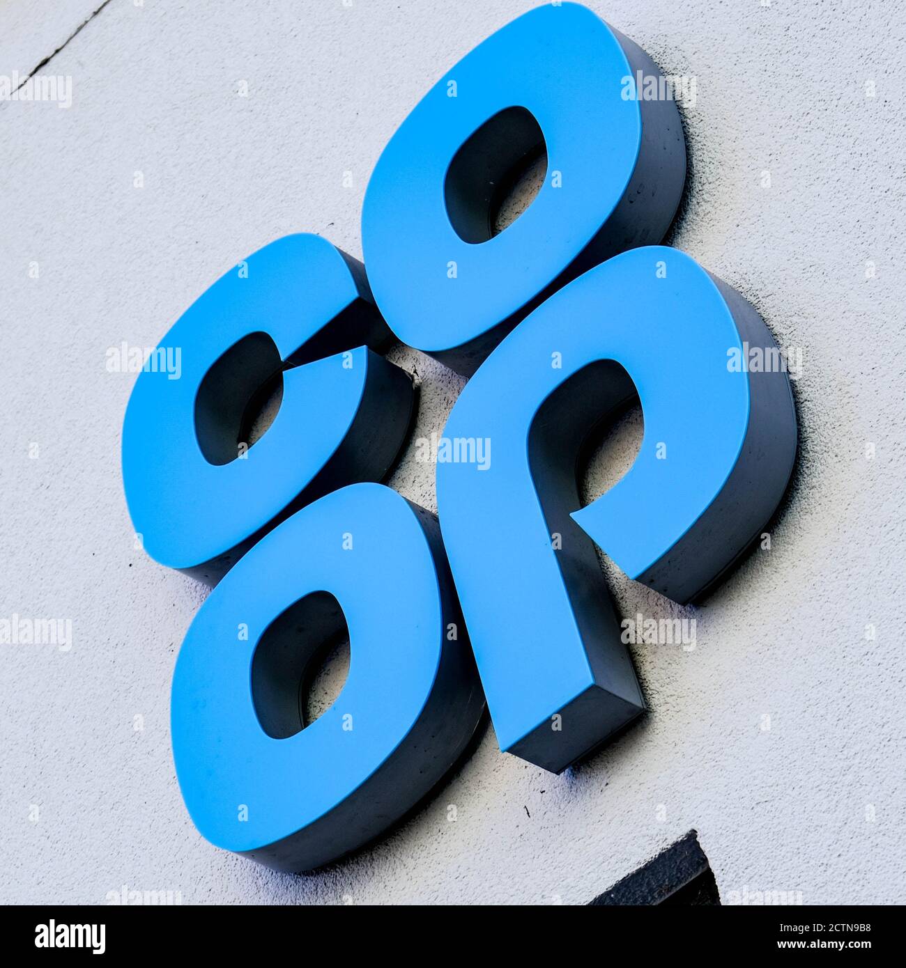 Logo della catena di vendita al dettaglio Co-op o Co-operativa Supermarket con Nessuna gente Foto Stock