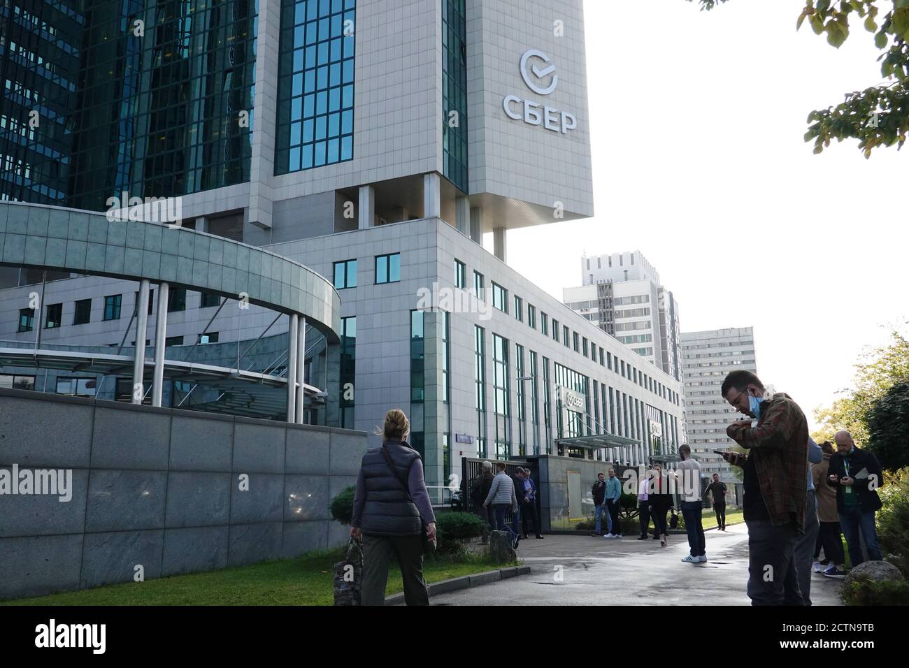 SBER- nuovo logo di Sberbank, su una sede centrale, Mosca, Russia Foto Stock