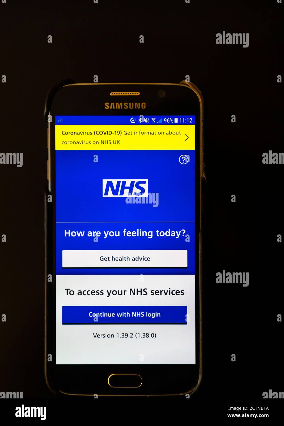 La schermata iniziale dell'app NHS Track and Trace visualizzata in Lo schermo di un telefono cellulare Android Foto Stock