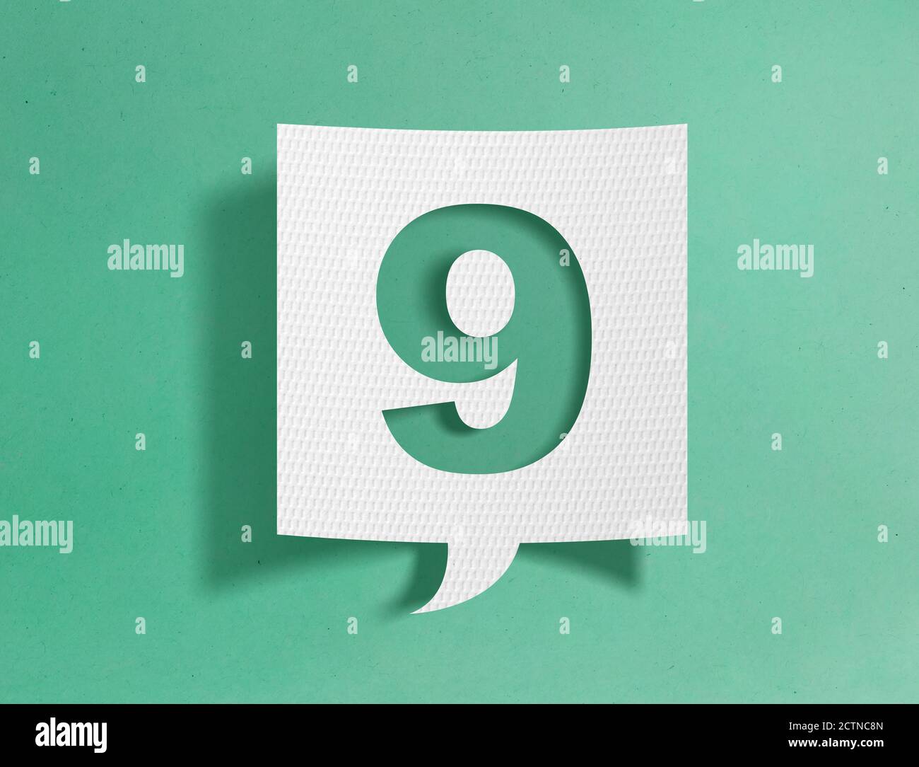 Bolla del parlato con il numero 9 su sfondo verde Foto Stock