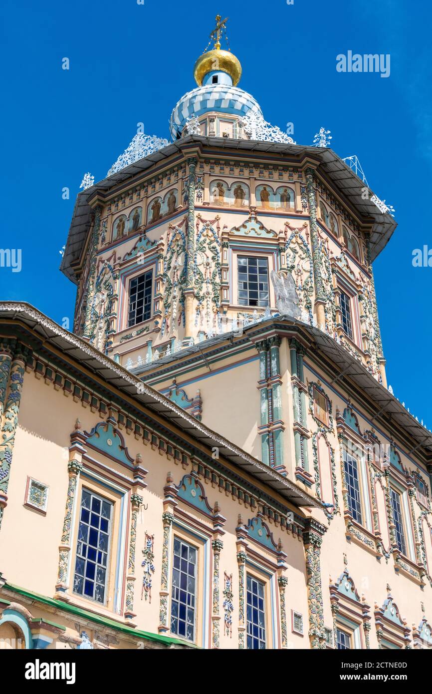 Kazan, Russia – 24 giugno 2017. Campanile della Cattedrale dei SS Pietro e Paolo in Kazan. La chiesa ortodossa, costruita tra il 1723 e il 1726 per commemorare Pietro Foto Stock