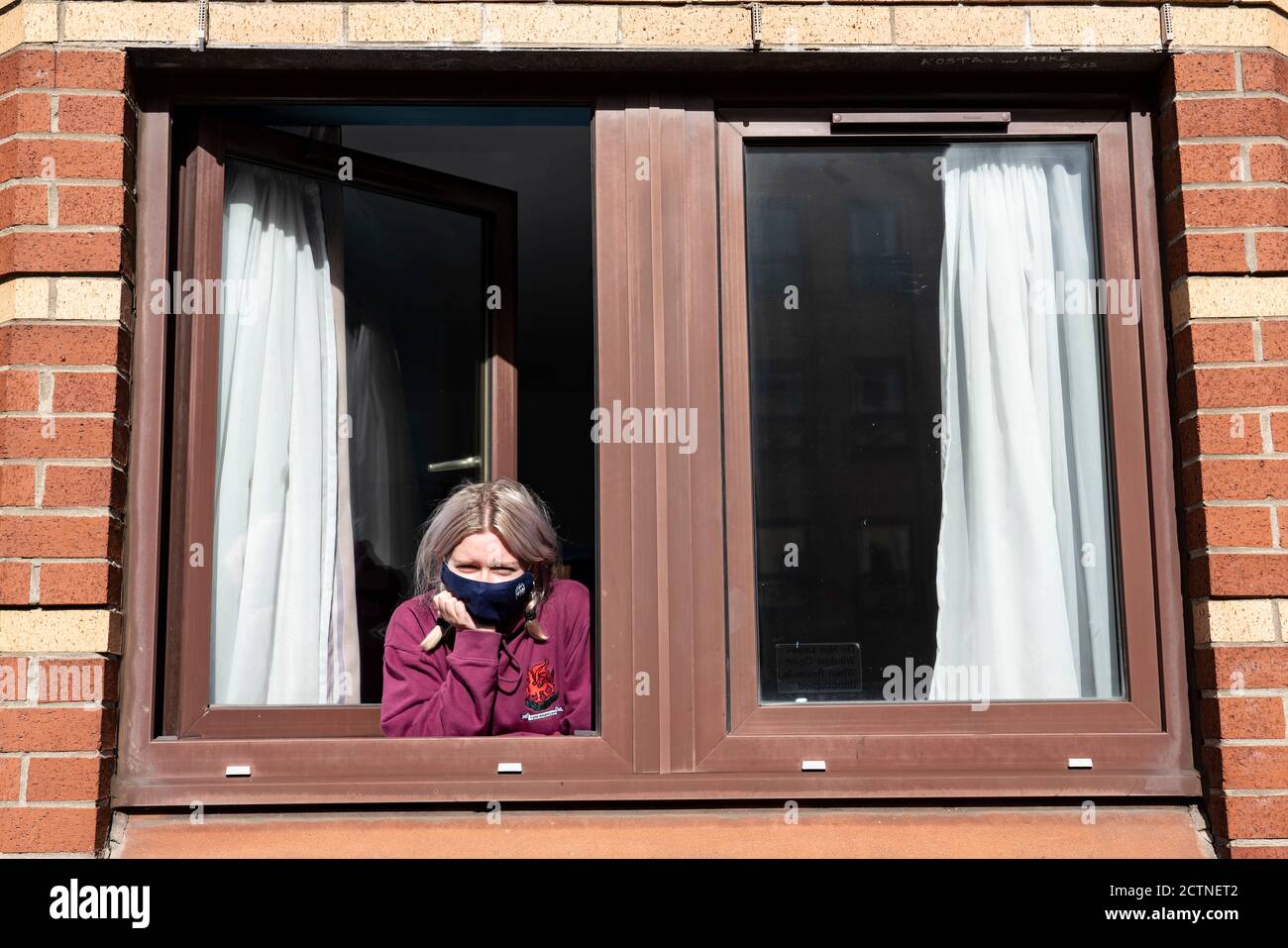 Glasgow, Scozia, Regno Unito. 24 settembre 2020. Gli studenti dell'Università di Glasgow si autoisolano a casa a Cairncross House una sala di residenza dell'Università di Glasgow in città. Ciò segue oltre 100 prove positive per Covid-19 all'università. Pertanto, più di 600 studenti si autoisolano all'interno della loro sistemazione. Nella foto, Cara Leahy di Belfast ha dato risultati negativi per Covid-19 ma è comunque autoisolante. Iain Masterton/Alamy Live News Foto Stock