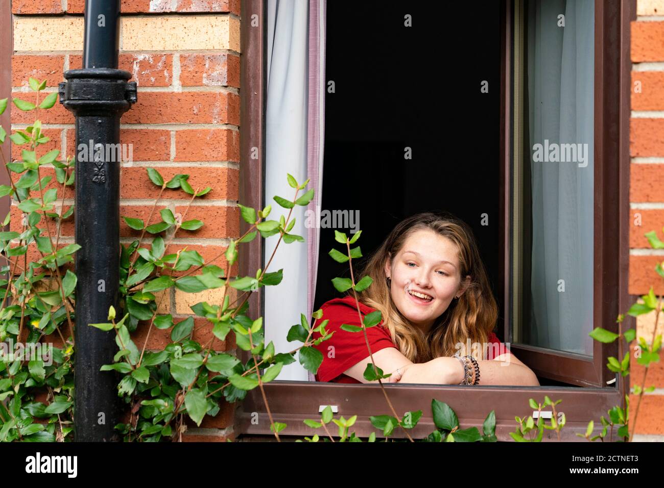 Glasgow, Scozia, Regno Unito. 24 settembre 2020. Gli studenti dell'Università di Glasgow si autoisolano a casa a Cairncross House una sala di residenza dell'Università di Glasgow in città. Ciò segue oltre 100 prove positive per Covid-19 all'università. Pertanto, più di 600 studenti si autoisolano all'interno della loro sistemazione. Nella foto; Beth Haley, studente di matematica, ha testato il COVd-19 ed è autoisolante nel suo appartamento. Iain Masterton/Alamy Live News Foto Stock
