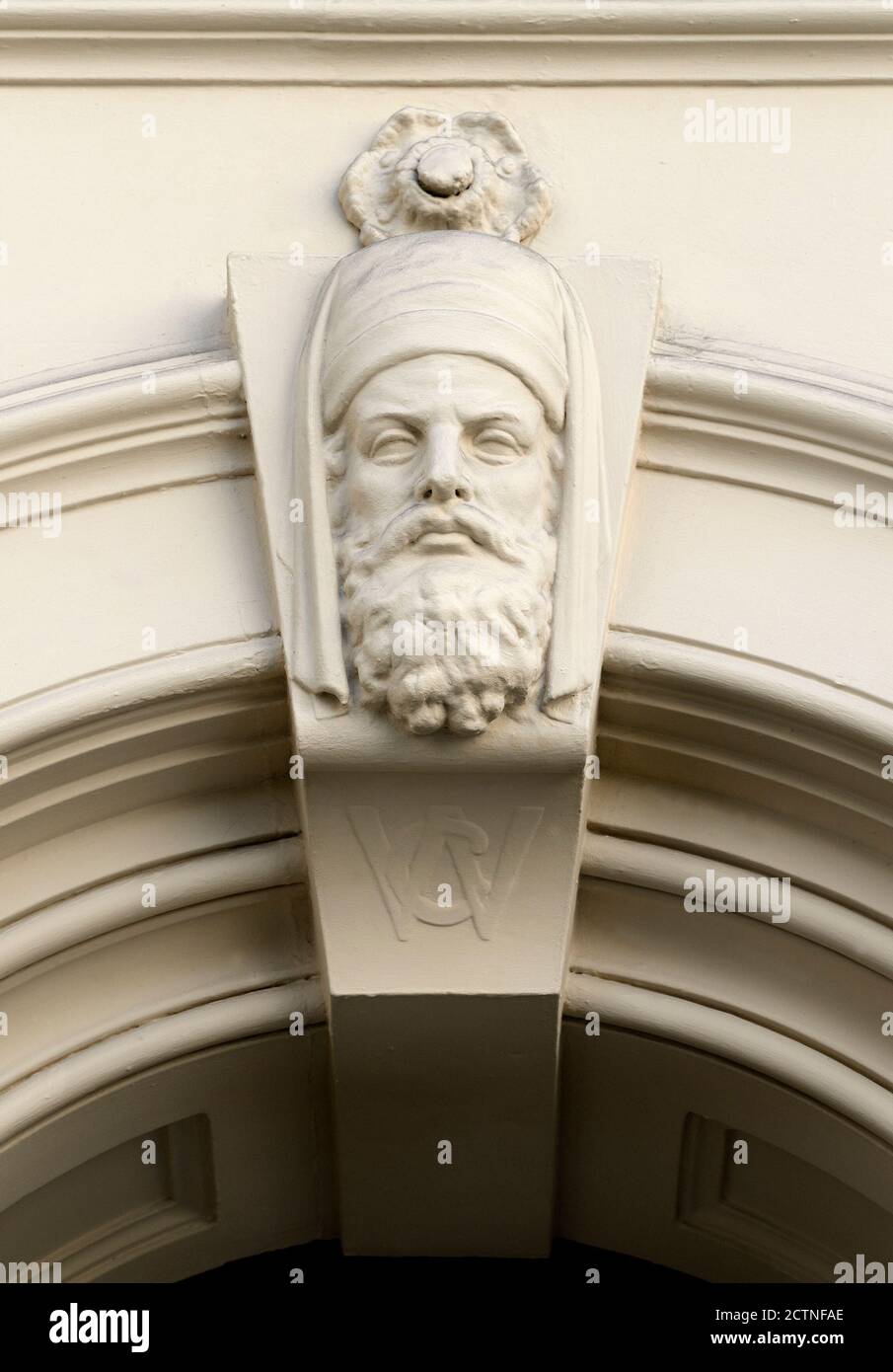 Londra, Inghilterra, Regno Unito. Keystone scolpito con un volto umano al 115 Chancery Lane, ora Cigalon Restaurant. Foto Stock