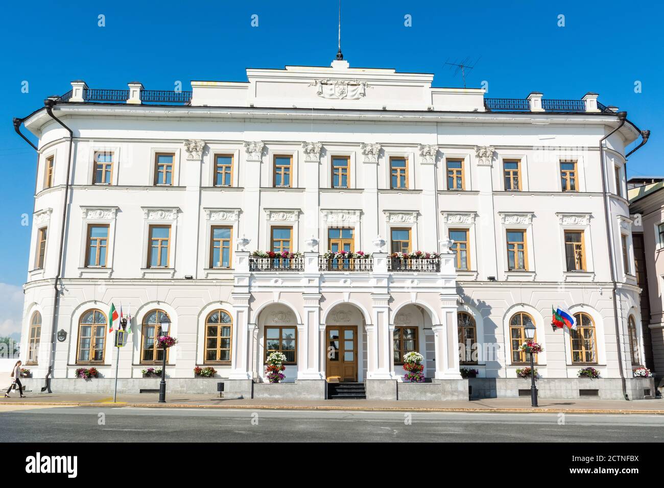 Kazan, Russia – 27 giugno 2017. Edificio che ospita l'Amministrazione Sindaco della città di Kazan in Russia. Vista esterna in estate, con persone. Foto Stock