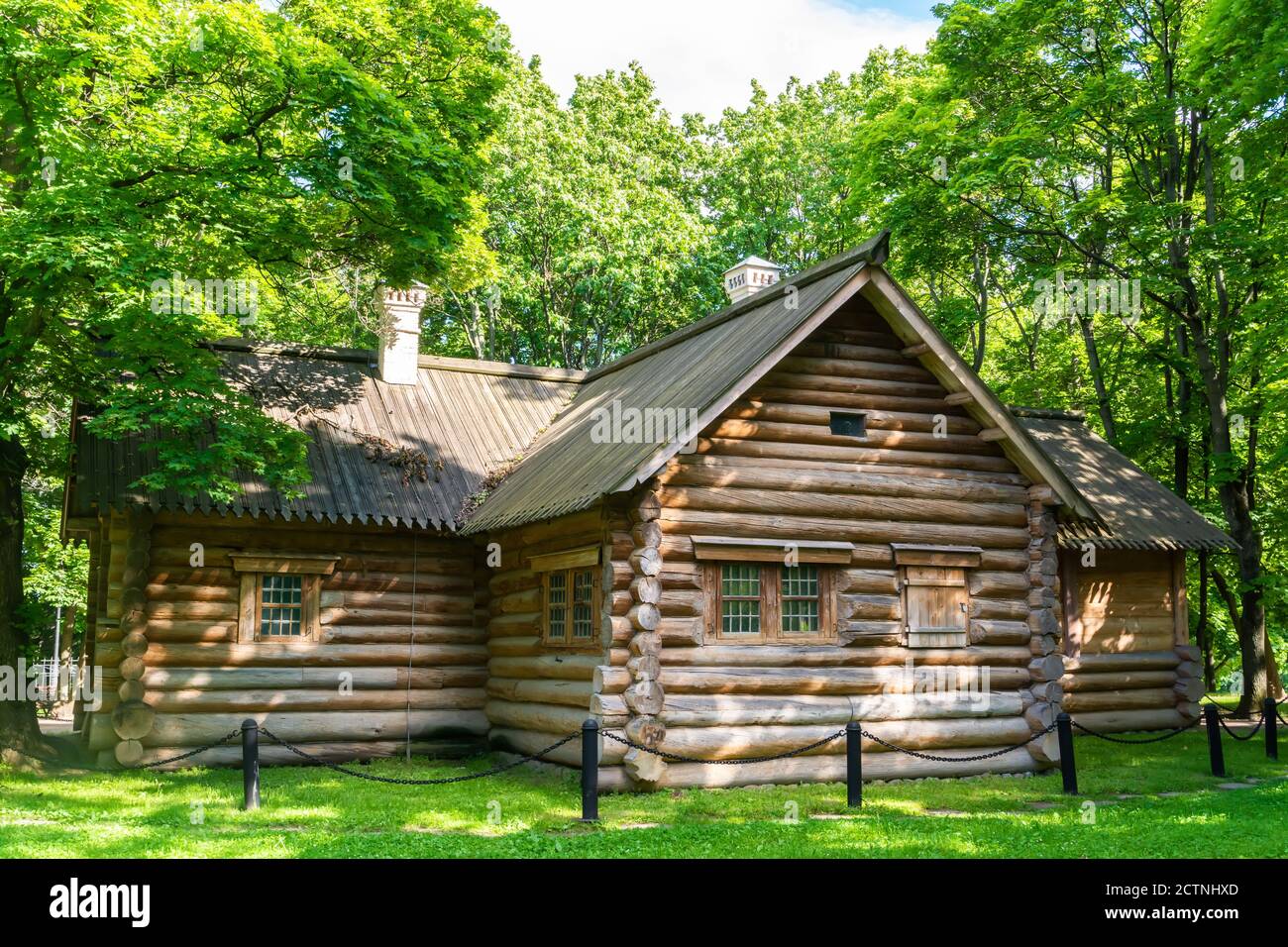 Mosca, Russia – 6 luglio 2017. Pietro la Grande casa (XVIII secolo) della Dvina settentrionale, attualmente nella riserva-museo di Kolomenskoe a Mosca. Foto Stock