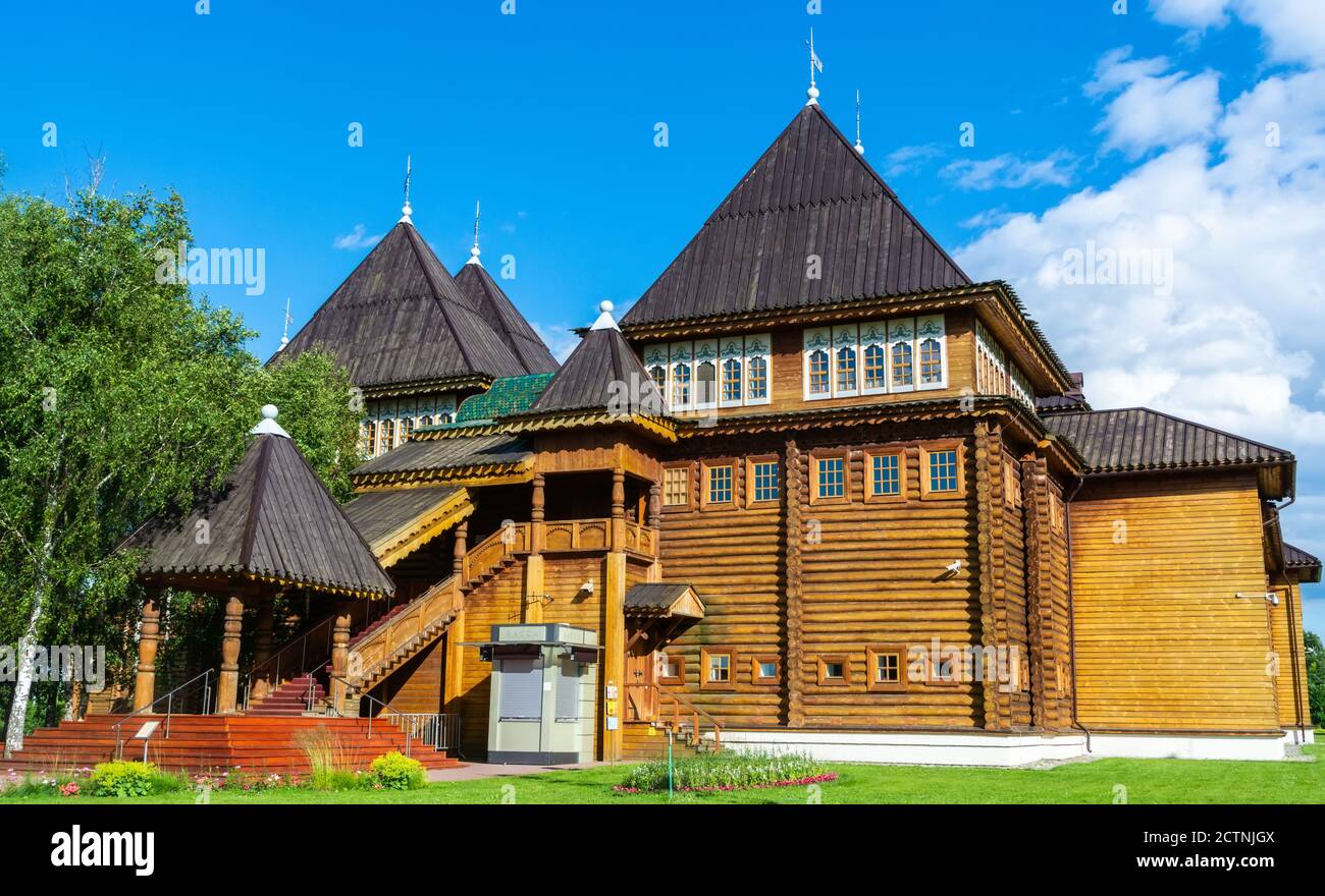 Mosca, Russia – 6 luglio 2017. Ricostruzione del Grande Palazzo di legno nella riserva-museo di Kolomenskoe a Mosca. Foto Stock