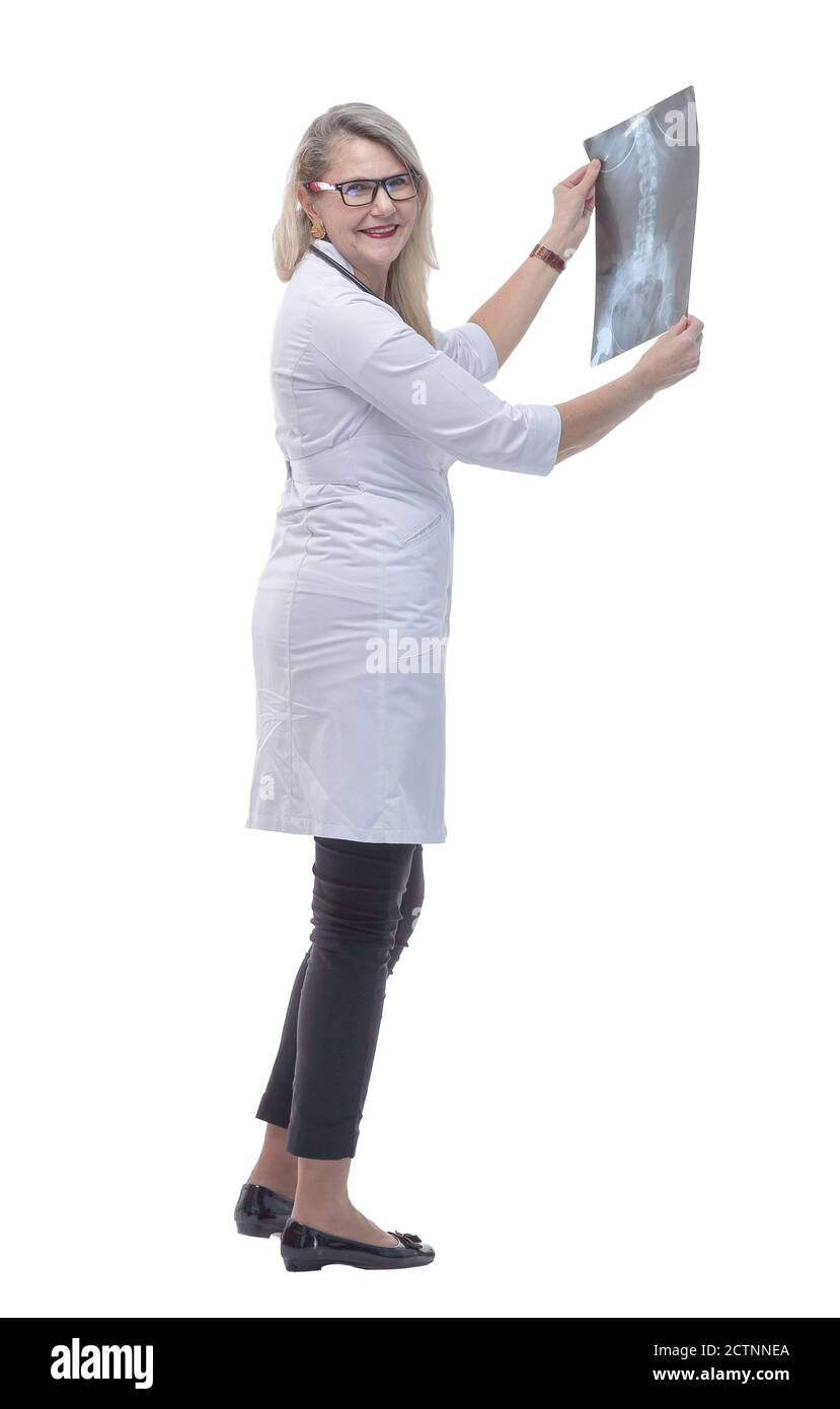 in piena crescita. medico femminile che guarda un polmone radiografia Foto Stock