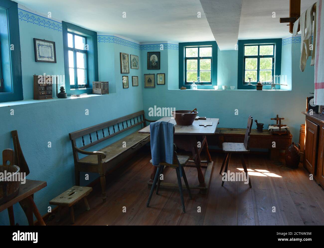 Hohenfelden 08-06-2020 cucina tradizionale interno in una vecchia casa colonica In Germania Foto Stock