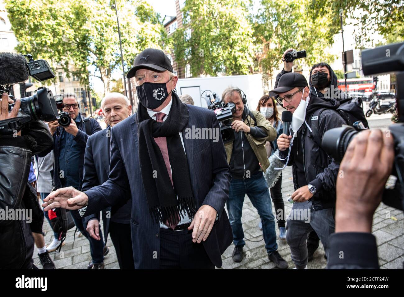 Boris Becker, leggenda del tennis Boris Becker oggi ha dichiarato di non essere colpevole di 19 accuse di non rivelare denaro e proprietà durante le audizioni fallimentari. Foto Stock