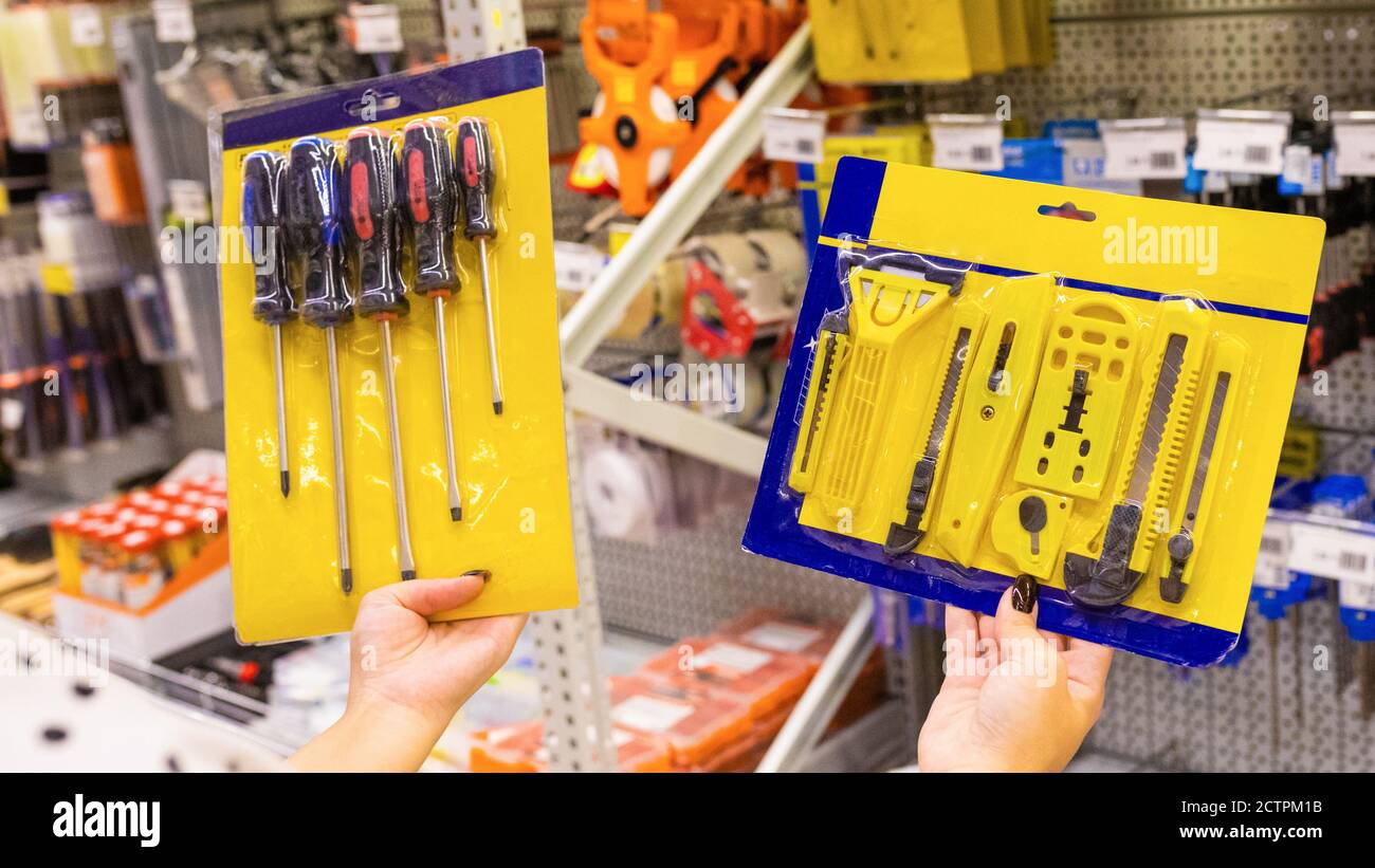 Nuovi cacciaviti e set di taglienti da vicino Foto Stock