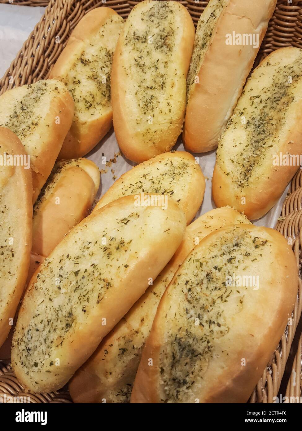 Primo piano sullo sfondo del pane fresco miscelato Foto Stock