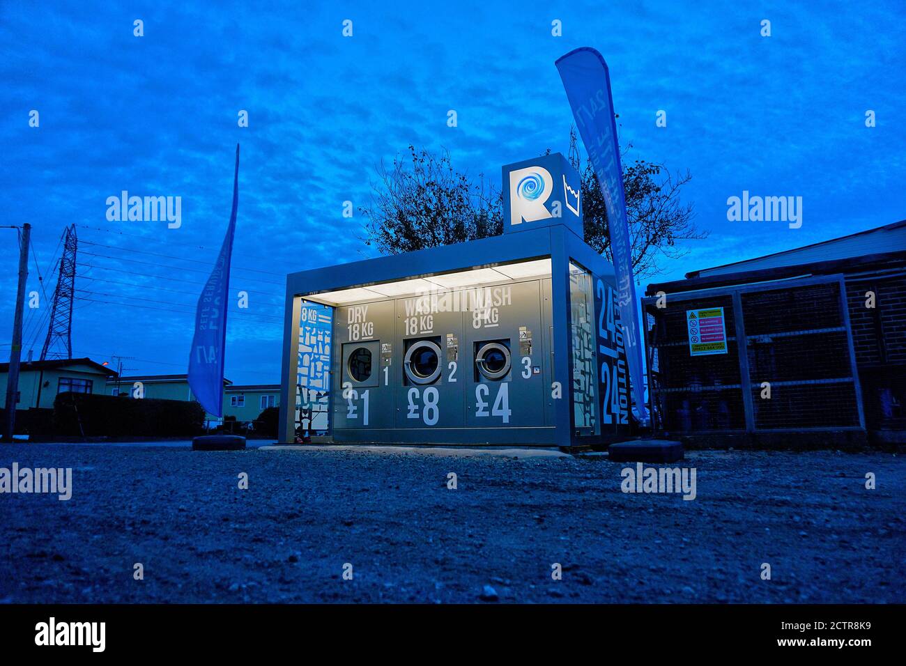 Lavanderia self-service di notte Foto Stock