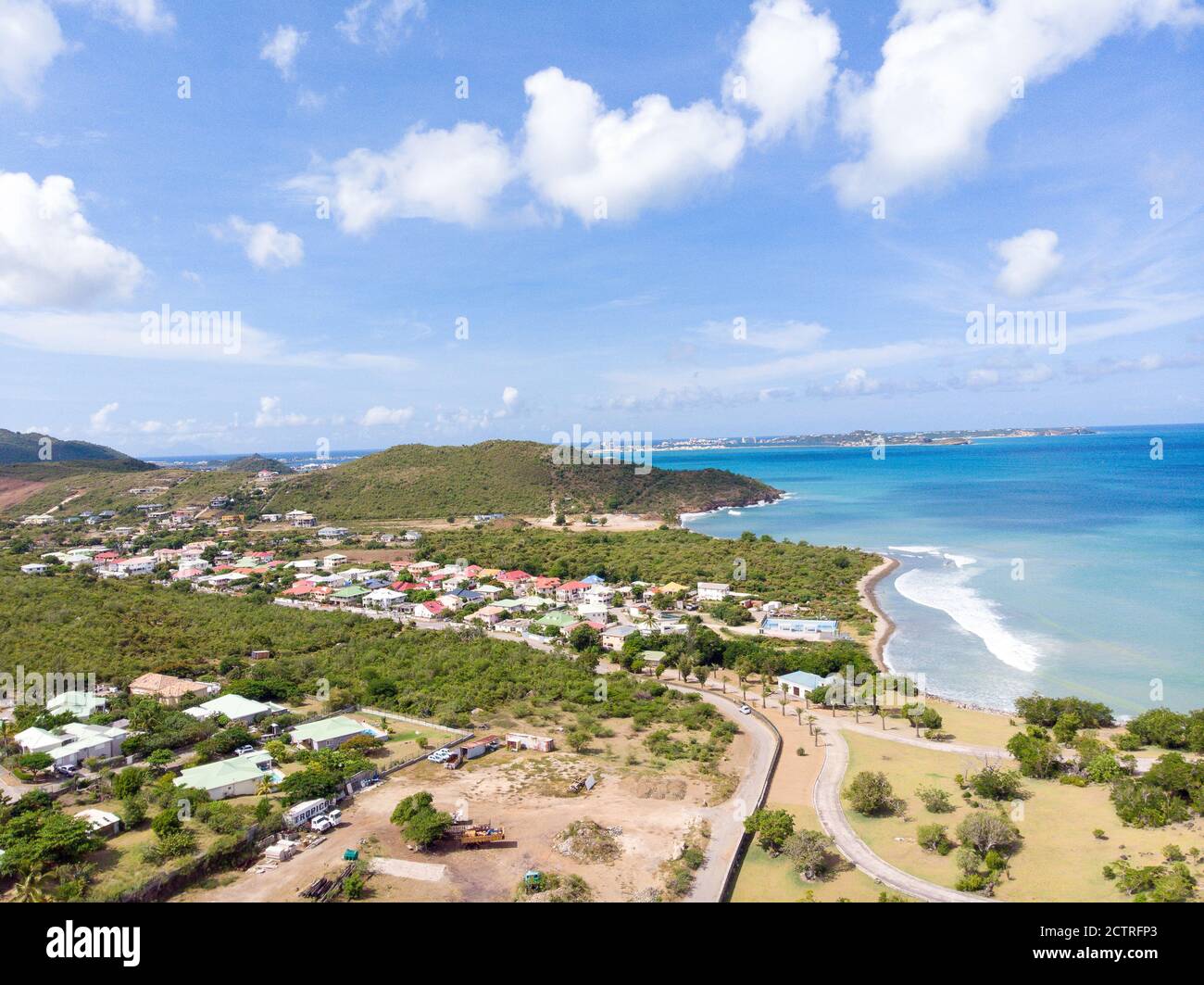 Veduta aerea dell'isola caraibica di Sint maarten/Saint Martin. Vista aerea di la savane e st.louis st.martin. Happy Bay e frati Bay spiaggia su Foto Stock