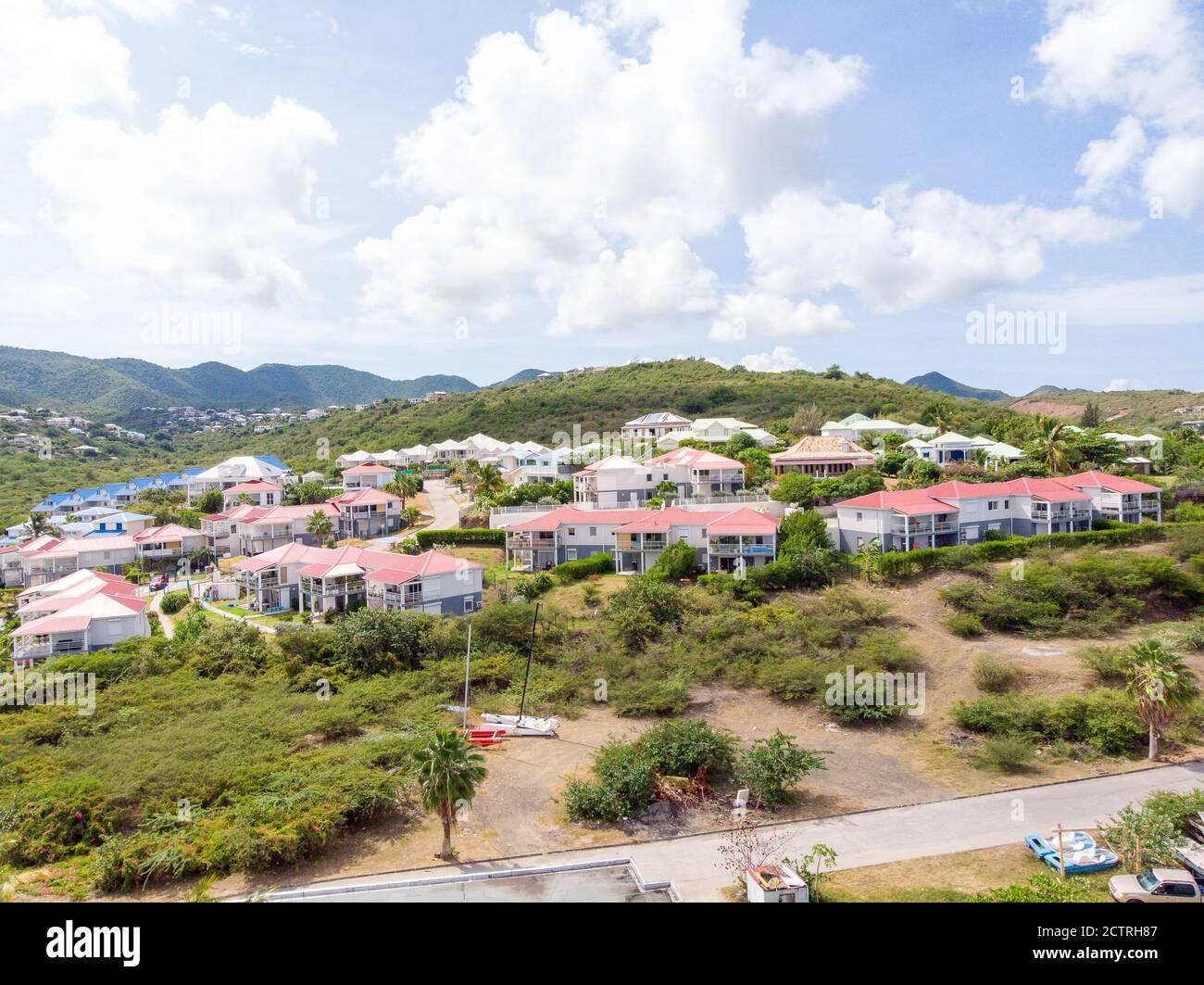 Veduta aerea dell'isola caraibica di Sint maarten/Saint Martin. Vista aerea di la savane e st.louis st.martin. Happy Bay e frati Bay spiaggia su Foto Stock