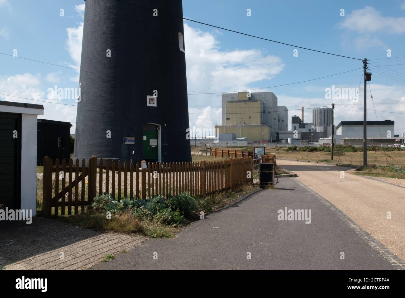 Vecchio faro e centrale nucleare, Dungeness, Kent, Regno Unito Foto Stock