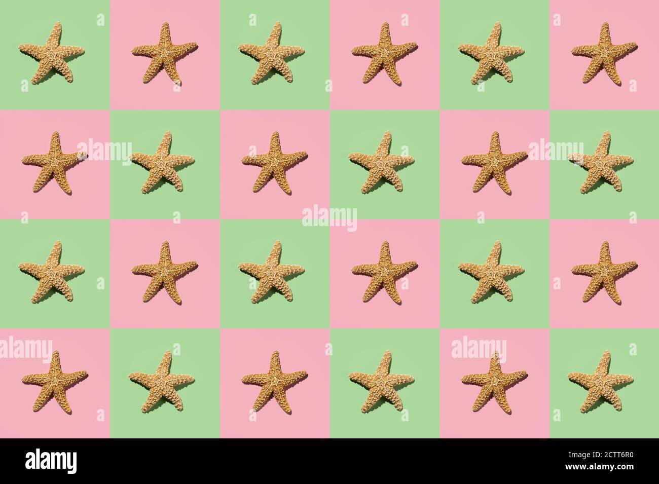 Disegno grafico di stelle marine su sfondo giallo e rosa Foto Stock