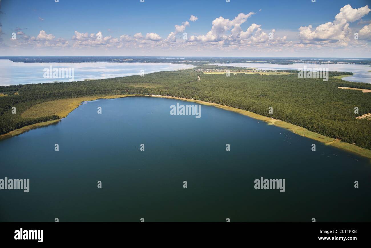 Lago di sfondo parco nazionale su luminoso sole giorno vista aerea Foto Stock