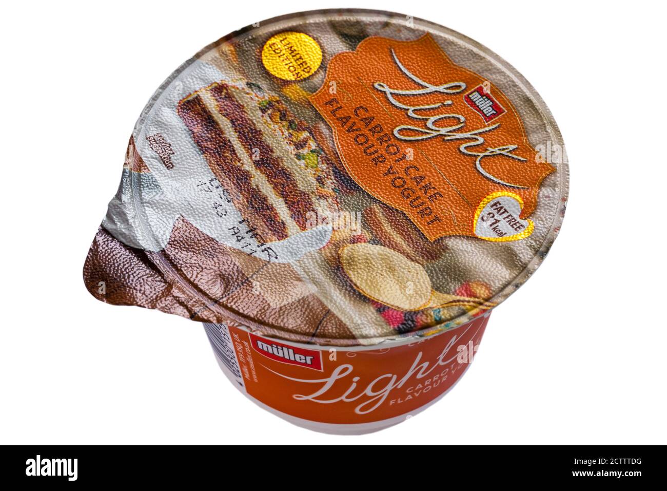 Pentola di edizione limitata luce Muller Torta di Carote allo yogurt di sapore di grassi liberi 81kcal isolati su sfondo bianco Foto Stock