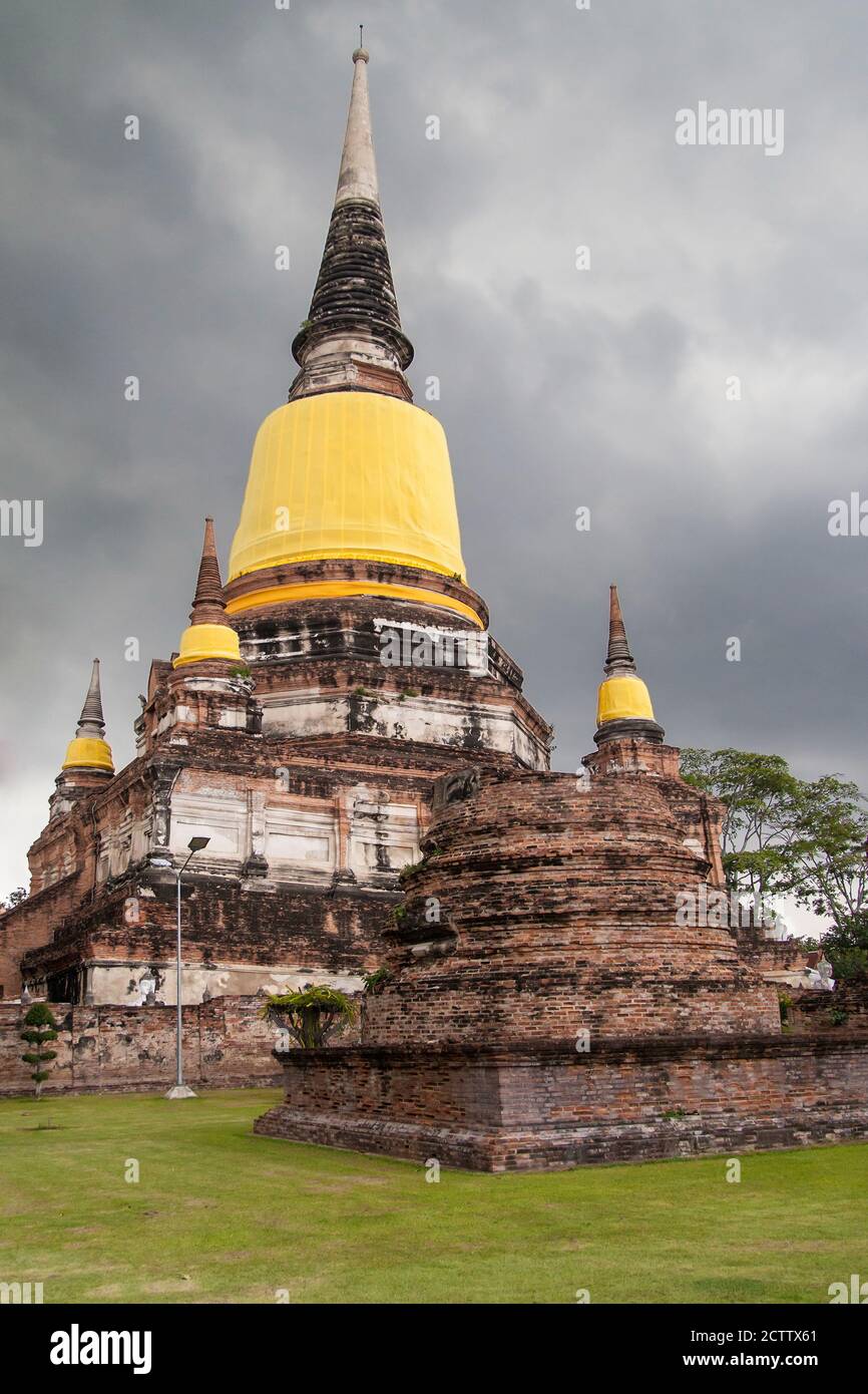 Chedi di Wat Yai Chai Mongkhon, Ayutthaya, Thailandia. Foto Stock