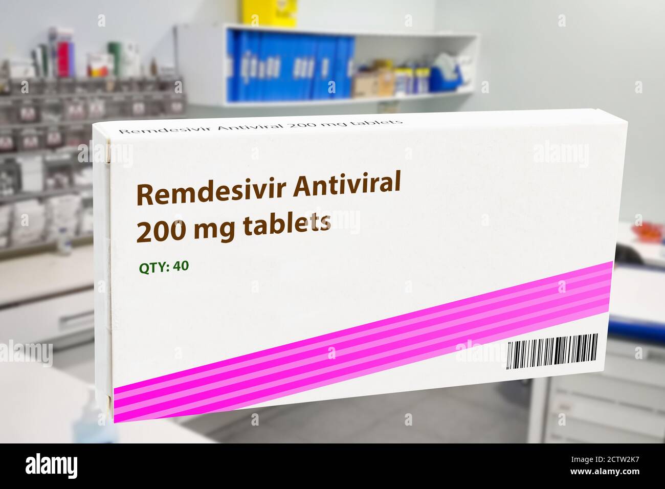 Confezione di Remdesivir compresse antivirali 200 mg su sfondo di laboratorio sfocato. (rendering artistico). Codice a barre generico con il testo 'Medicament' Foto Stock