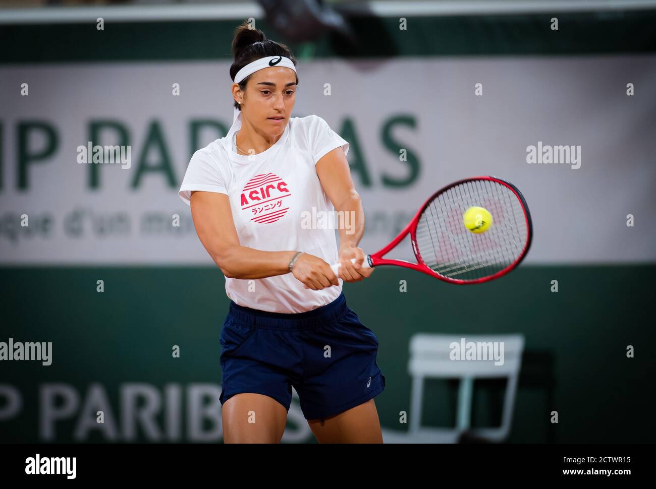 Caroline Garcia di Francia durante le prove prima dell'inizio del Roland Garros 2020, torneo di tennis Grand Slam, Qualifiche, il 24 settembre 2020 Foto Stock