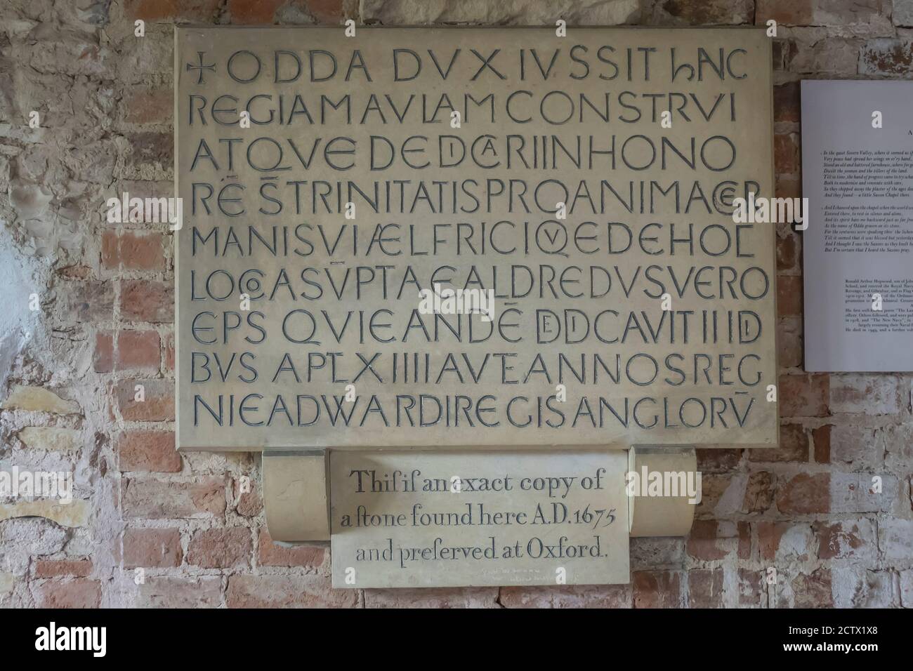 Inghilterra, Gloucester, Deerhurst, Odda's Chapel, interno, targa commemorativa Foto Stock