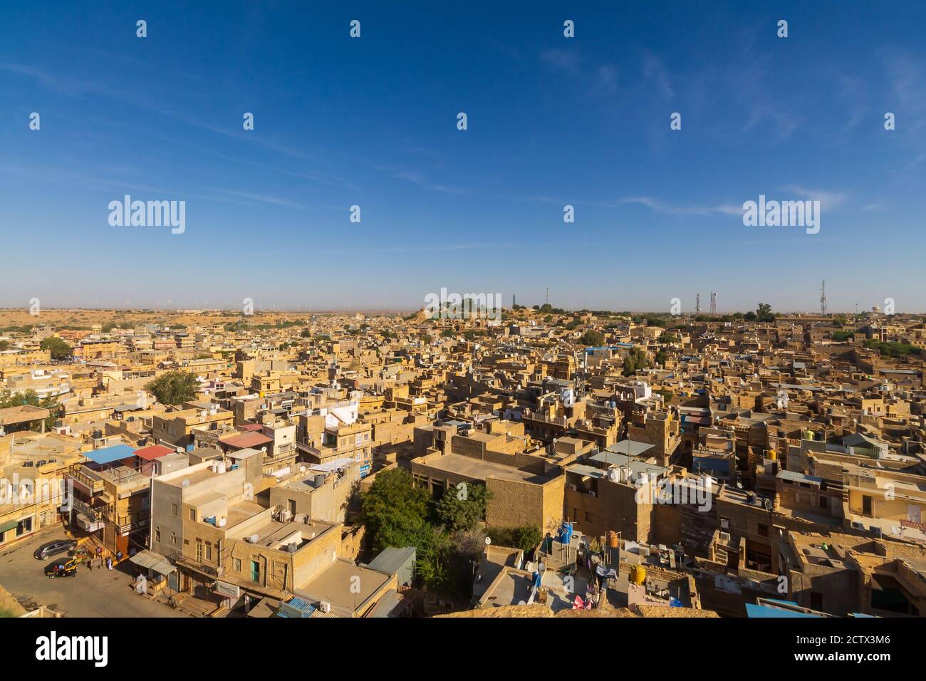 Jaisalmer, Rajas-Than, India- Feb 18,2020. Vista della città dalla cima delle mura del forte Foto Stock