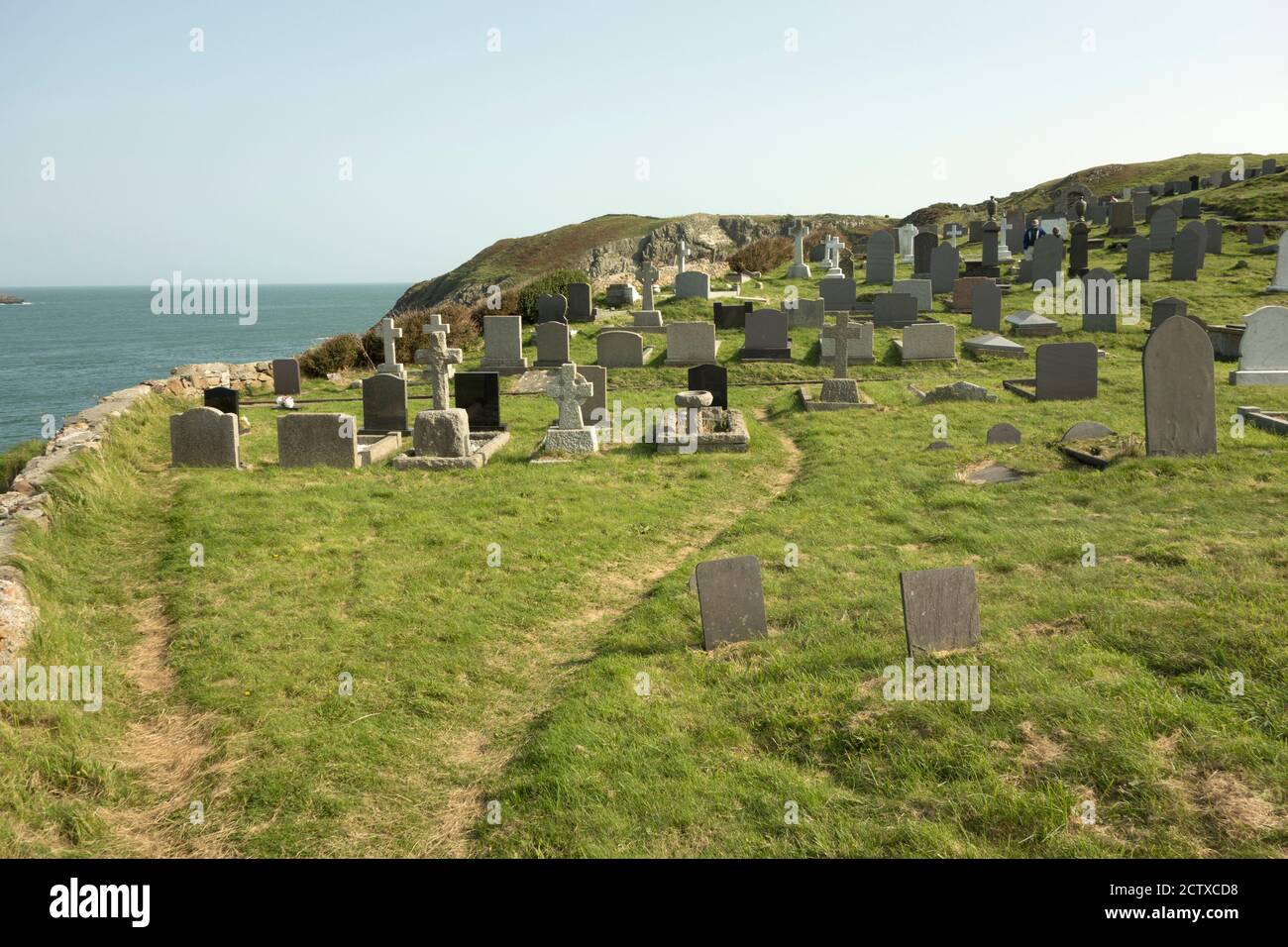 Il cimitero di San Patrizio / Eglwys Llanbadrig su Anglesey Galles Regno Unito Foto Stock