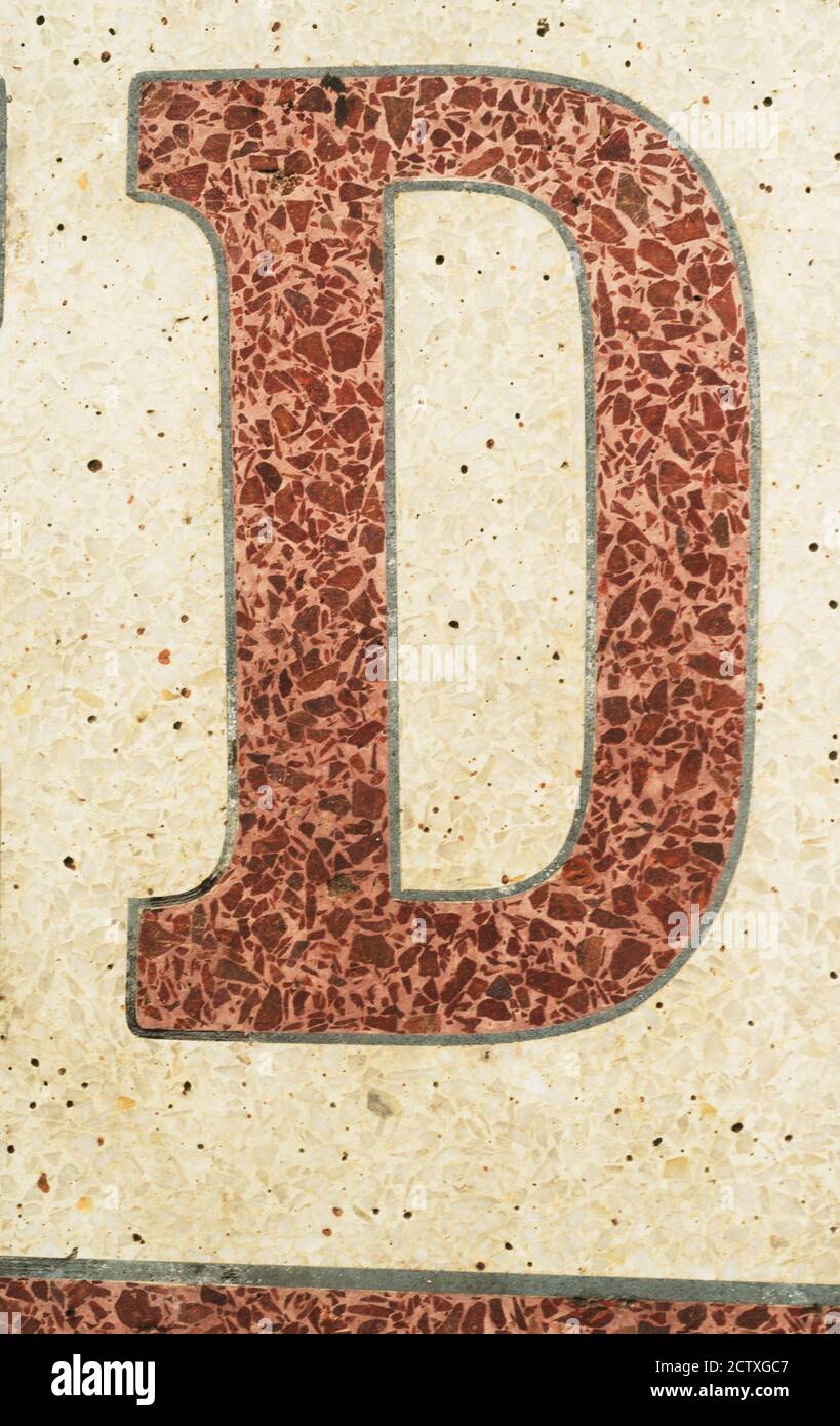 Lettera D, lettere individuali dell'abita DA A a Z, numeri da 0 a 9. I miei personaggi hanno un carattere reel, sono vecchi, sbiaditi, indossati, usati, si distinguono. Foto Stock